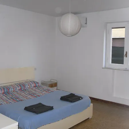 La Casa Di Leo Apartment Angera
